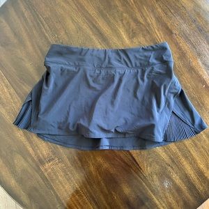 Lululemon (8) Tennis Skirt w/ Side Pleat detail